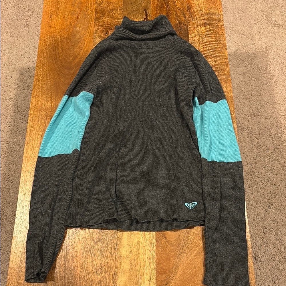 Roxy Vintage Gray and Blue Turtleneck Sweater with Cowl Neck. Size M